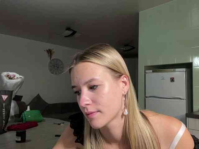 JenevaOcana webcam