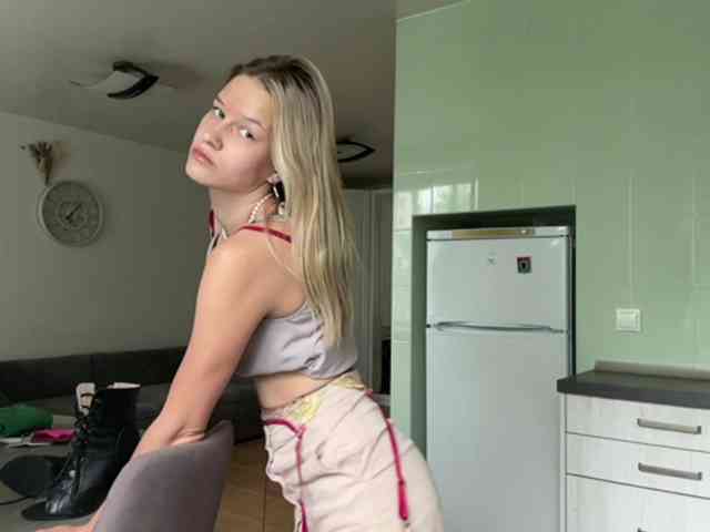 JenevaOcana webcam