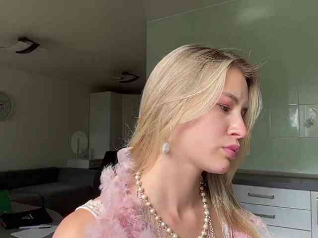 JenevaOcana webcam