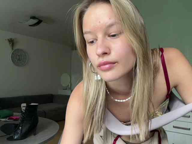 JenevaOcana webcam
