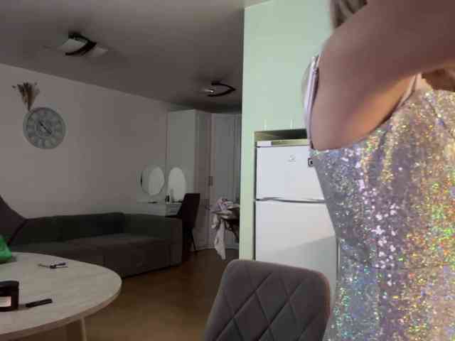 JenevaOcana webcam