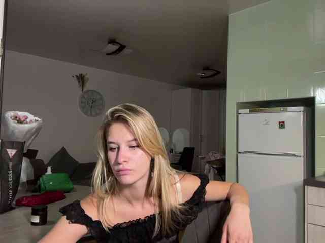 JenevaOcana webcam