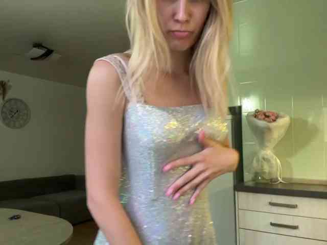 JenevaOcana webcam