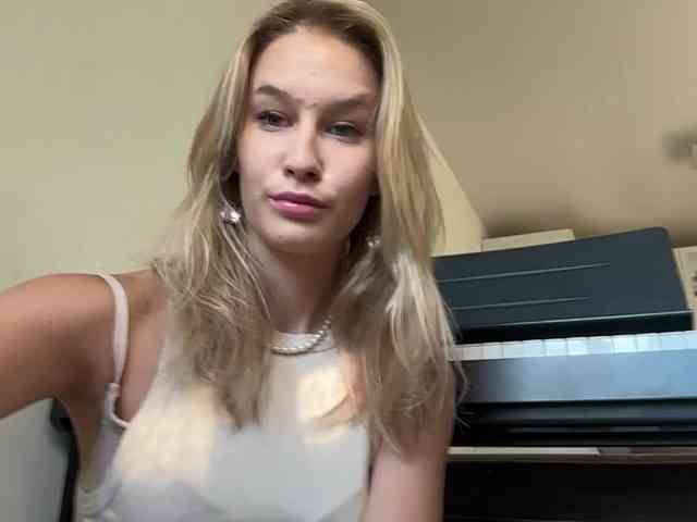 JenevaOcana webcam