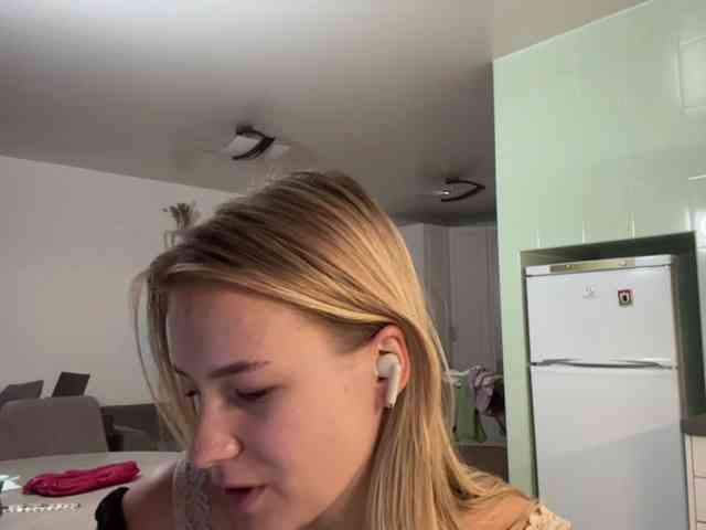 JenevaOcana webcam