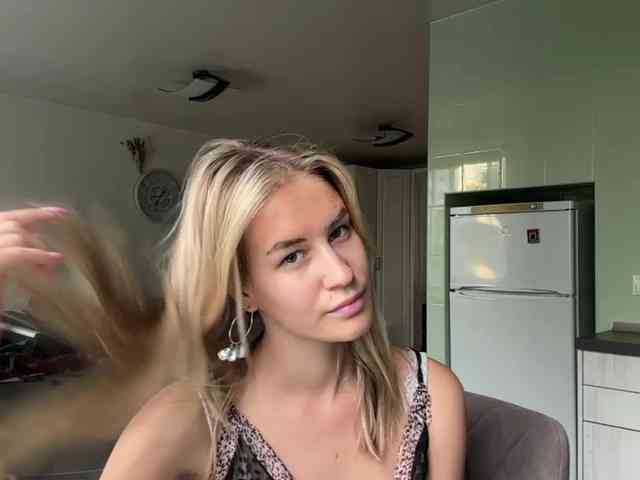 JenevaOcana webcam