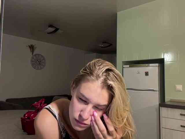 JenevaOcana webcam