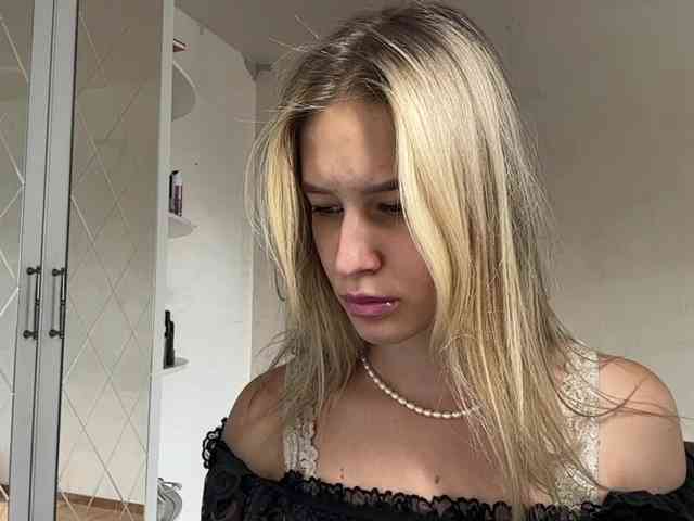JenevaOcana webcam
