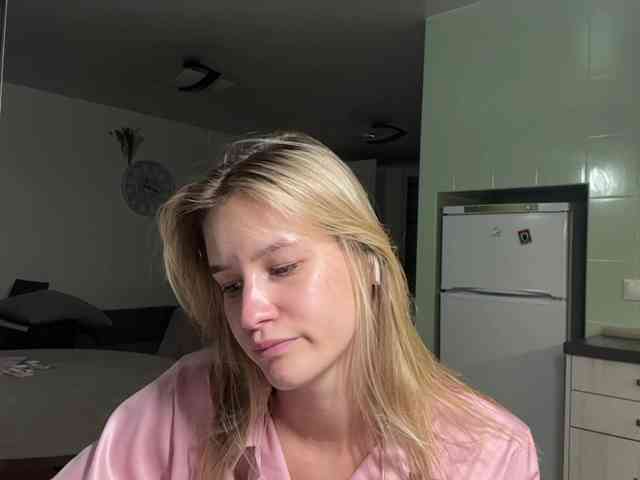 JenevaOcana webcam