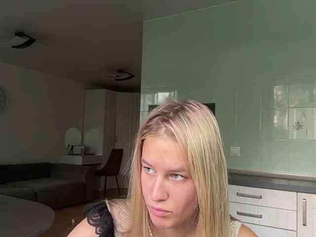 JenevaOcana webcam