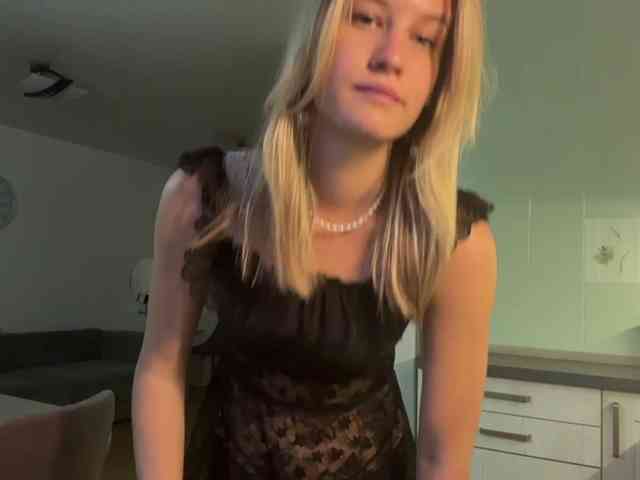 JenevaOcana webcam