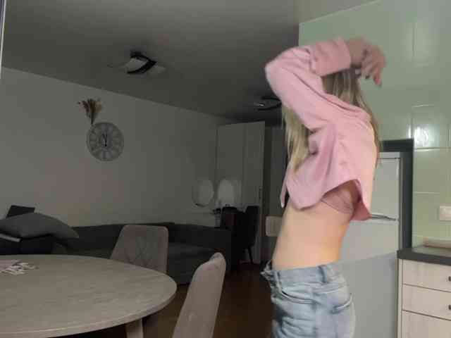 JenevaOcana webcam