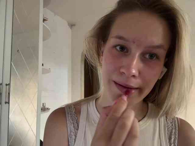 JenevaOcana webcam