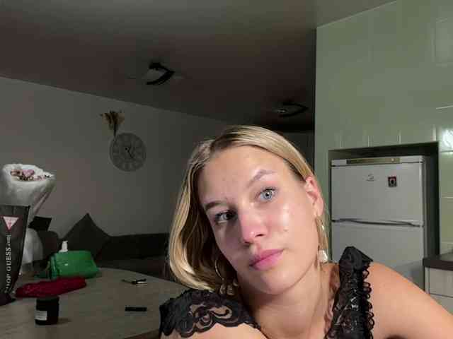 JenevaOcana webcam