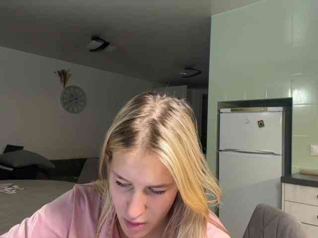 JenevaOcana webcam