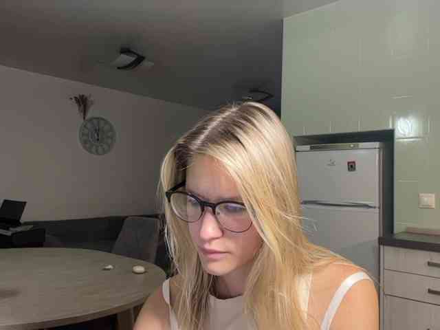 JenevaOcana webcam