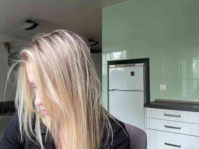 JenevaOcana webcam