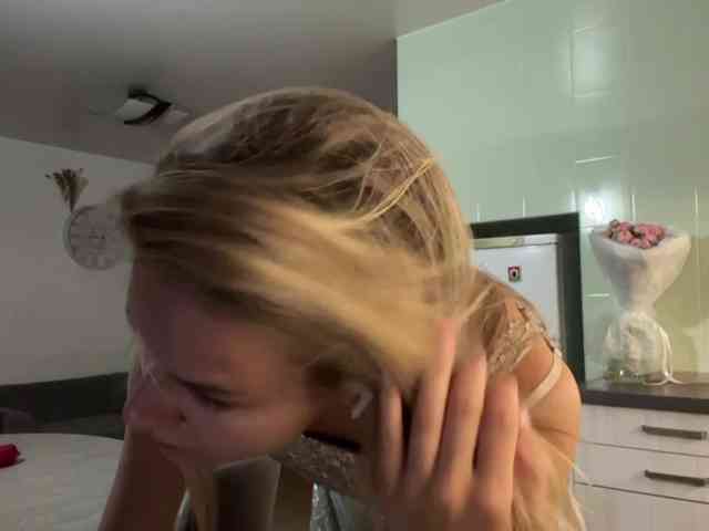 JenevaOcana webcam