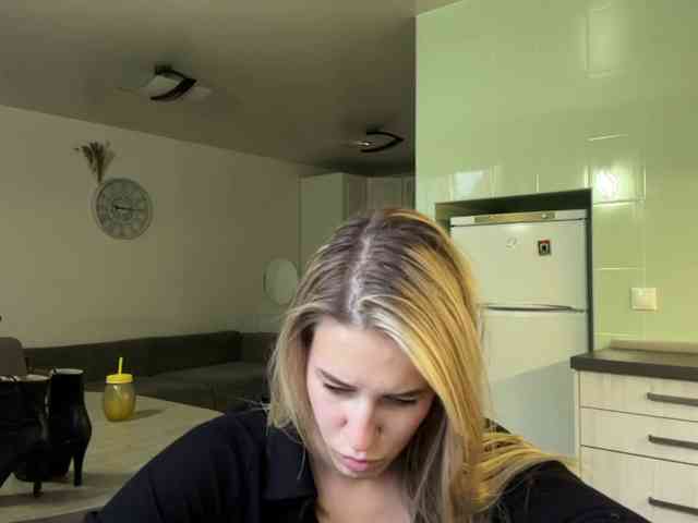 JenevaOcana webcam