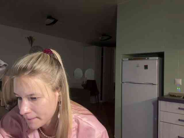 JenevaOcana webcam