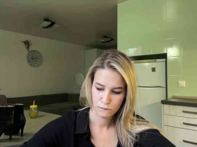 JenevaOcana webcam