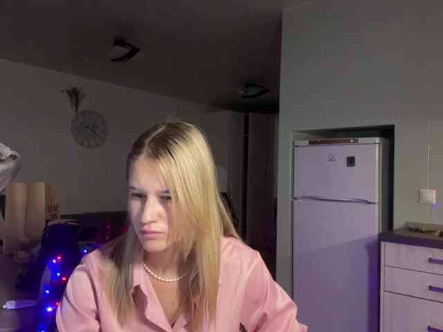 JenevaOcana webcam