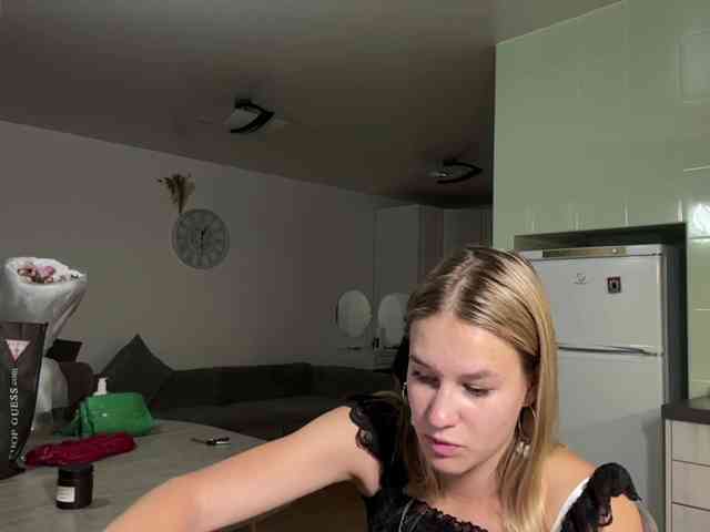 JenevaOcana webcam