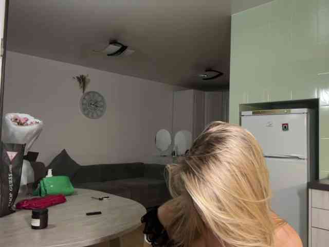 JenevaOcana webcam