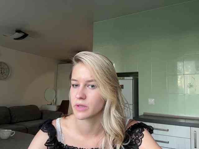 JenevaOcana webcam