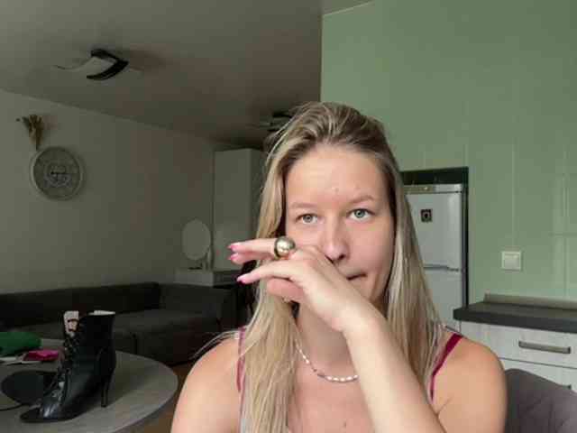 JenevaOcana webcam