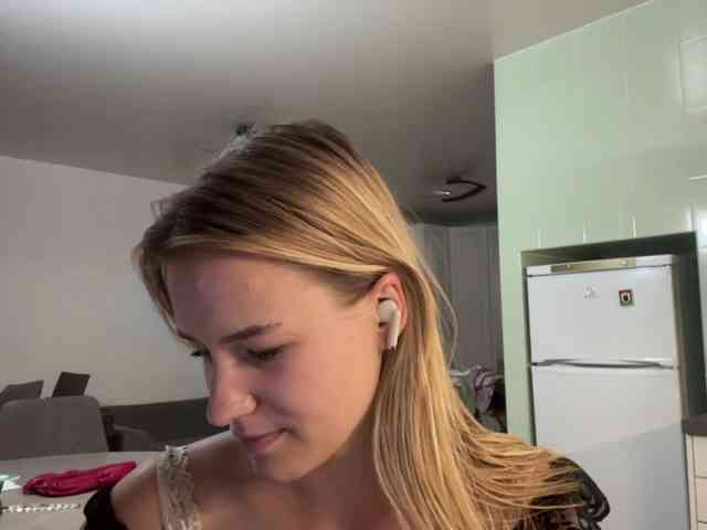 JenevaOcana webcam