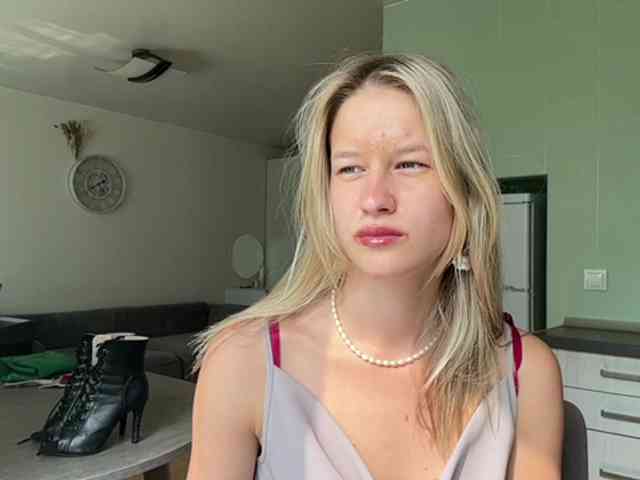 JenevaOcana webcam