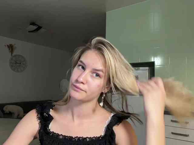 JenevaOcana webcam
