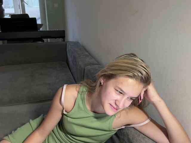 JenevaOcana webcam