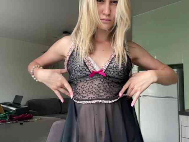 JenevaOcana webcam