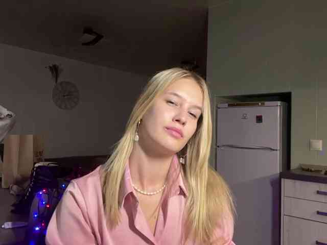 JenevaOcana webcam
