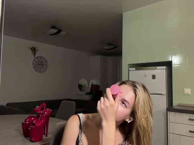 JenevaOcana webcam