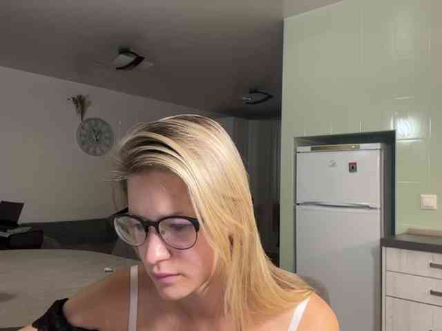 JenevaOcana webcam