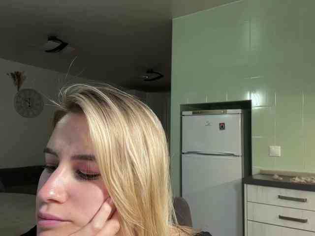 JenevaOcana webcam