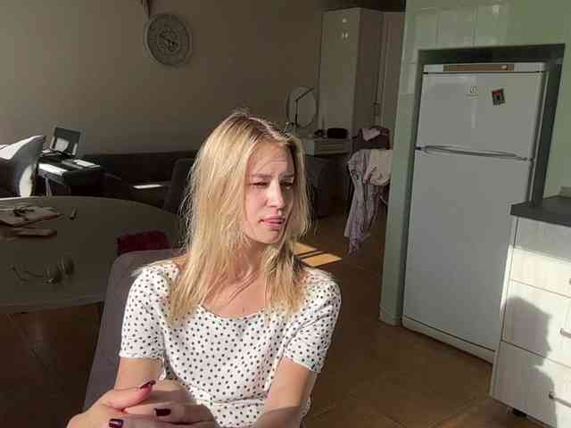 JenevaOcana webcam