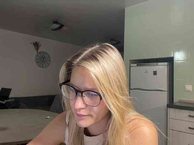 JenevaOcana webcam