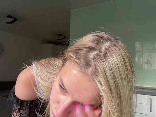 JenevaOcana webcam