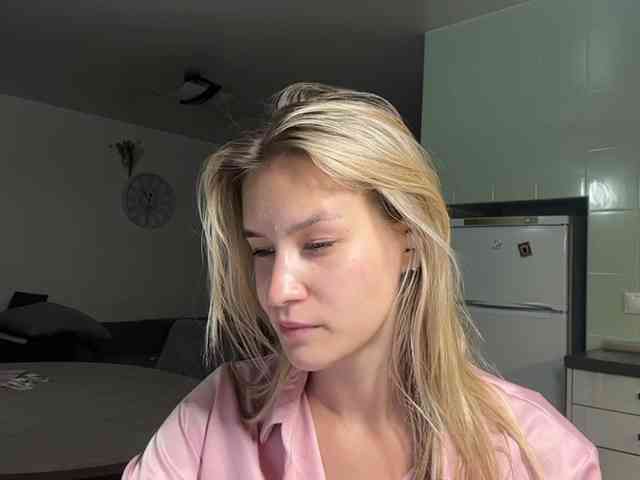 JenevaOcana webcam