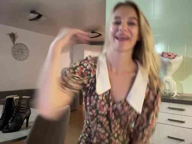 JenevaOcana webcam