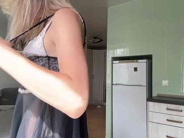 JenevaOcana webcam