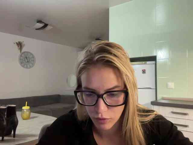 JenevaOcana webcam