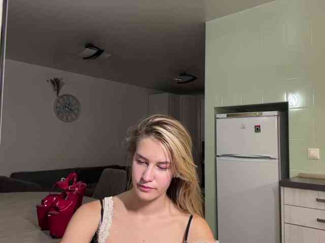 JenevaOcana webcam