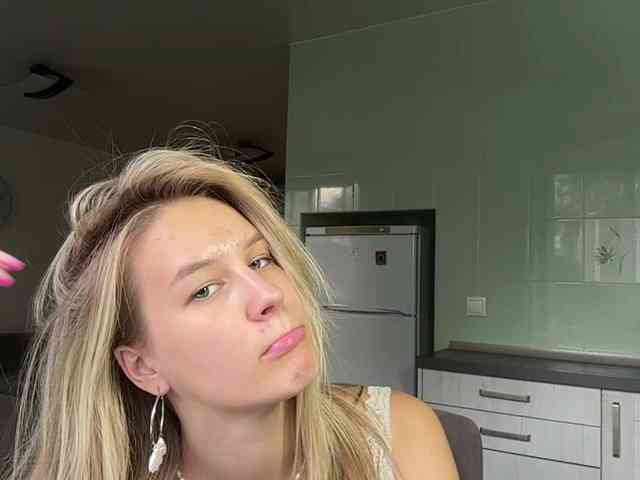 JenevaOcana webcam