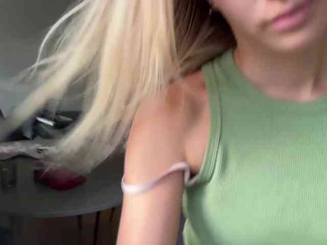 JenevaOcana webcam