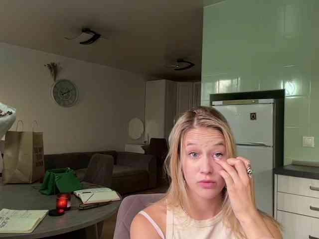 JenevaOcana webcam